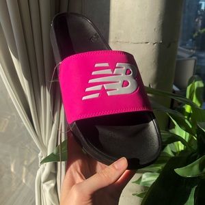 New Balance 💽 Women’s Slides